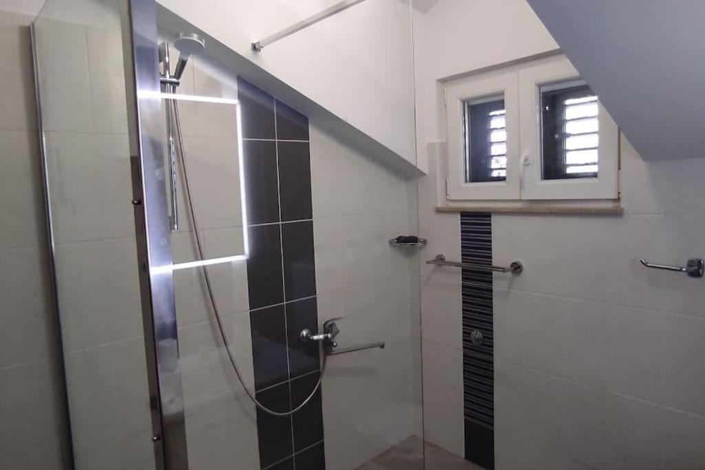 Luxury City Centre Apartment With Stunning View Omiš Exterior foto